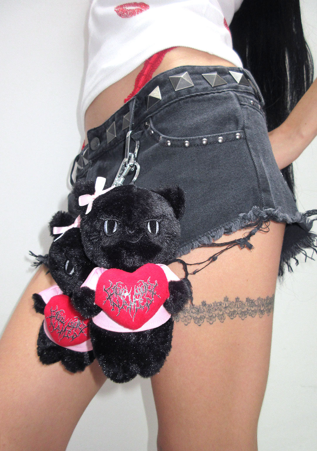 404 ERROR COLD HEART KITTY CHARM BLACK