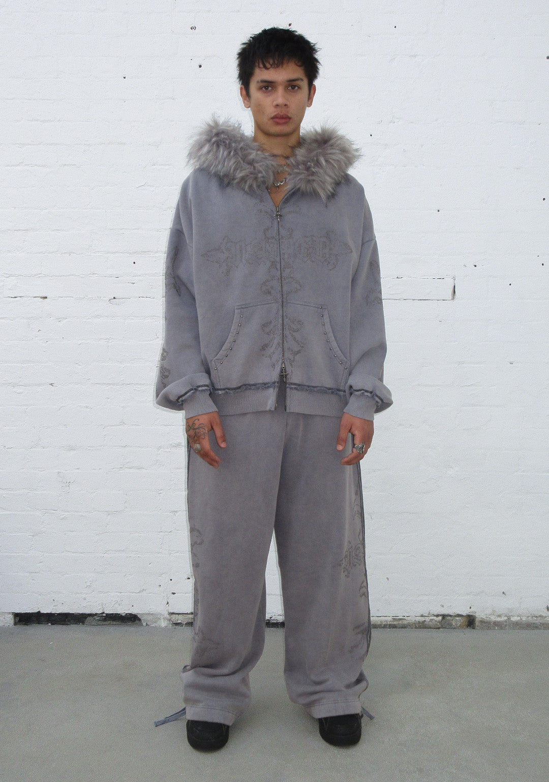 FERAL STUDDED OVERSIZED SWEATPANTS WASHED GREY