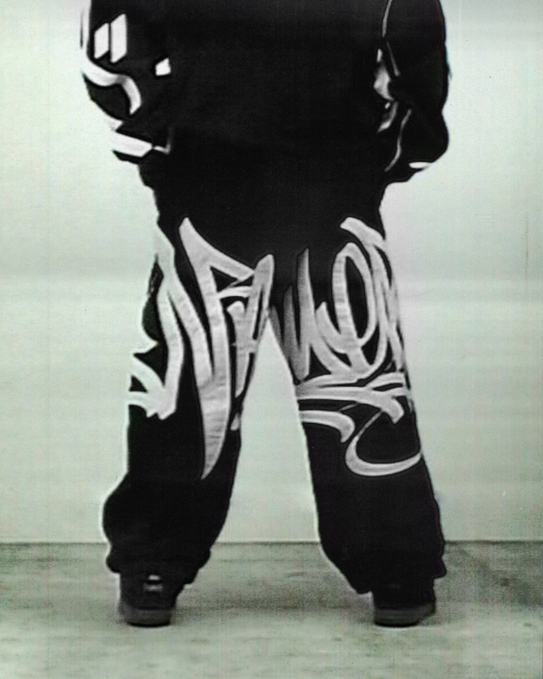 VANDALISM SWEATS STENCIL BLACK