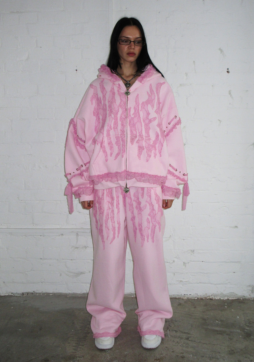 BAD ROMANCE LACE RIBBON OVERSIZED SWEATPANTS BABY PINK