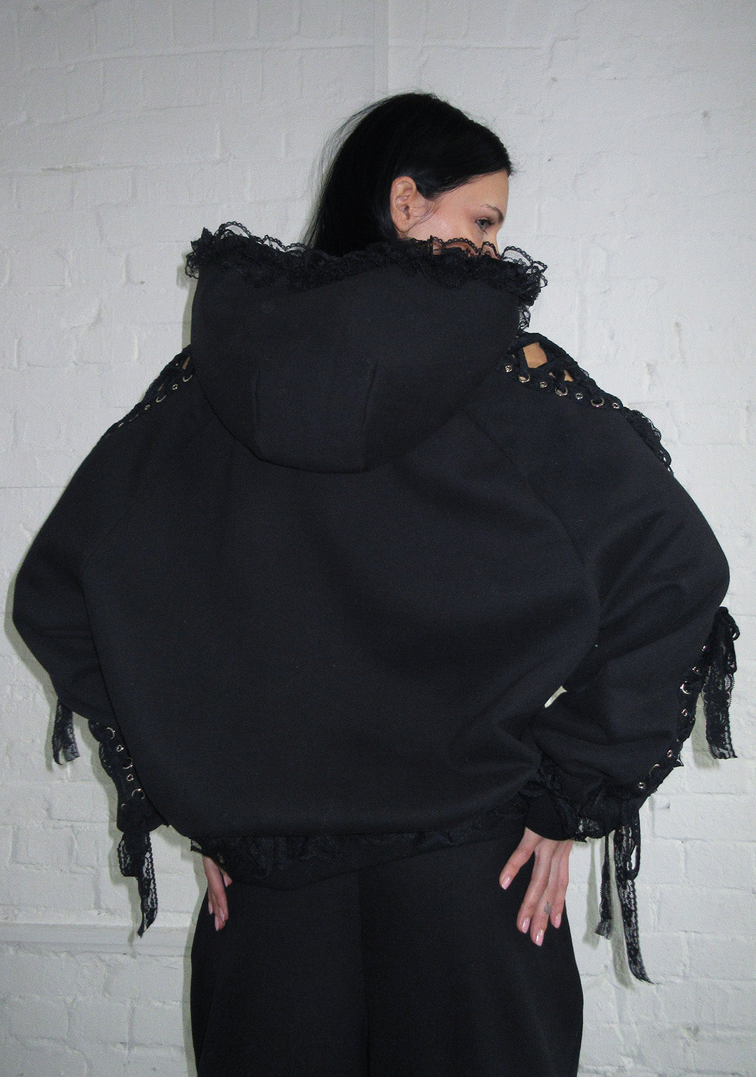 BAD ROMANCE LACE RIBBON ZIP HOODIE BLACK