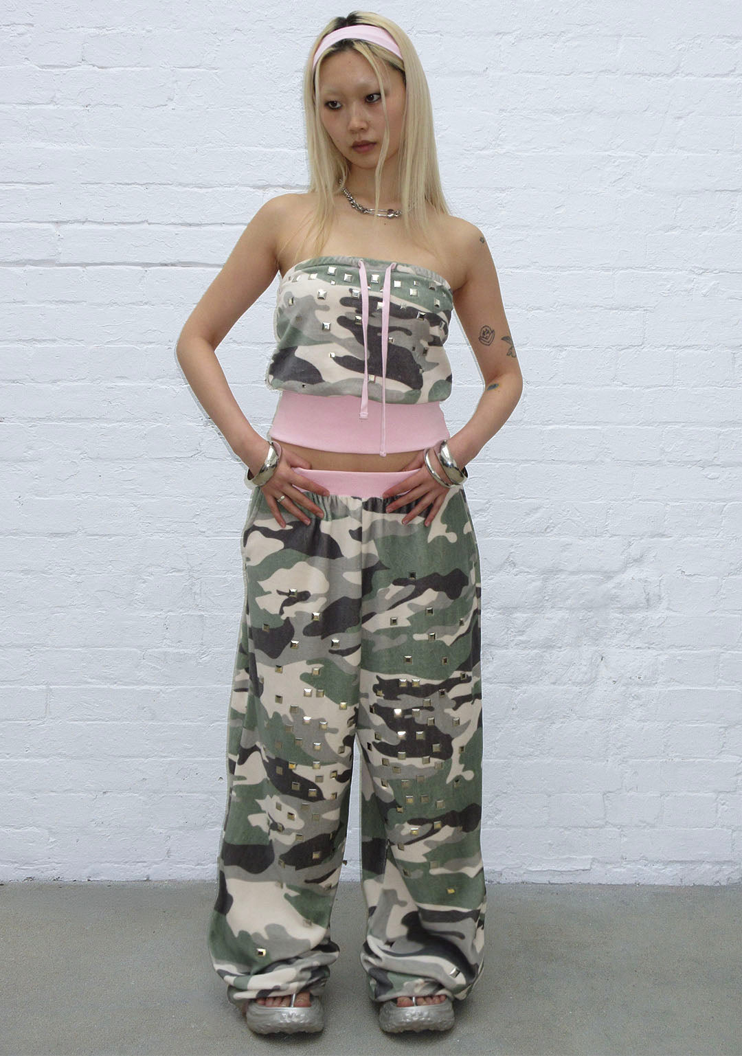 SWEATS collective カモ柄カーゴパンツ　サイズM Collide Studded Velour Sweatpants Camo – NAMED COLLECTIVE®
