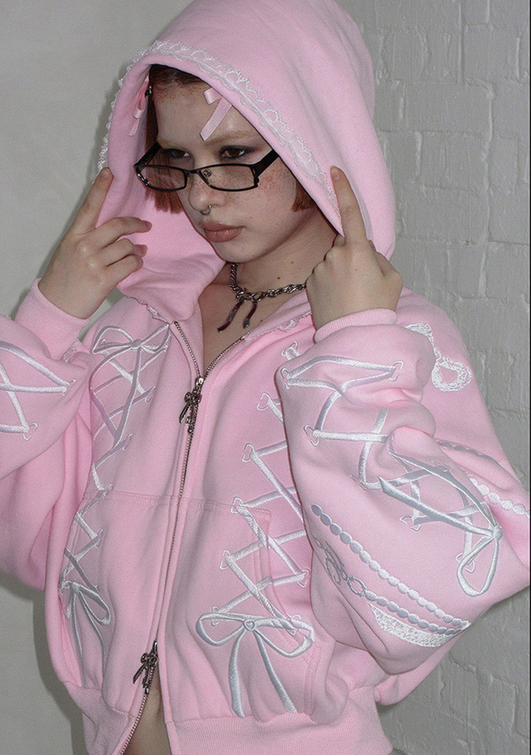 CONFESSIONS EMBROIDERED CROP ZIP HOODIE BABY PINK