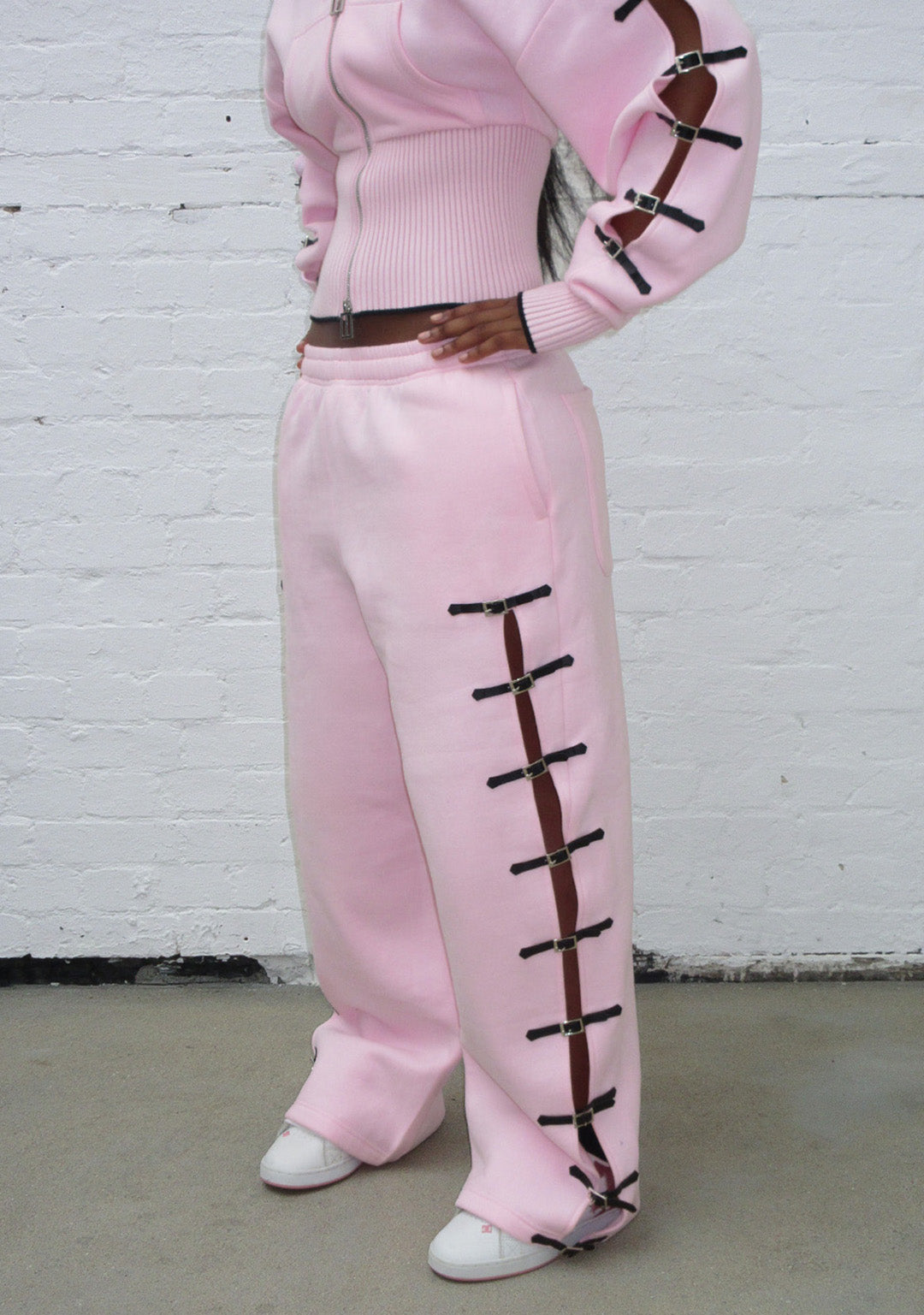 CRUSH BUCKLE OVERSIZED SWEATPANTS BABY PINK