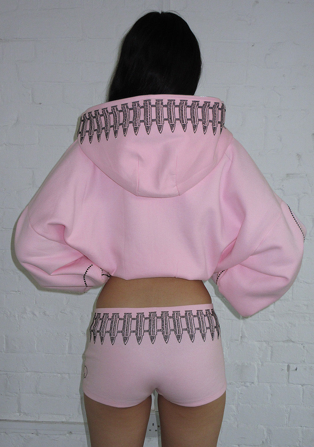 RCVTVLIST ENEMIES HOODIE ピンク カタリスト Enemy Rhinestone Crop Zip Hoodie Baby Pink – NAMED COLLECTIVE®