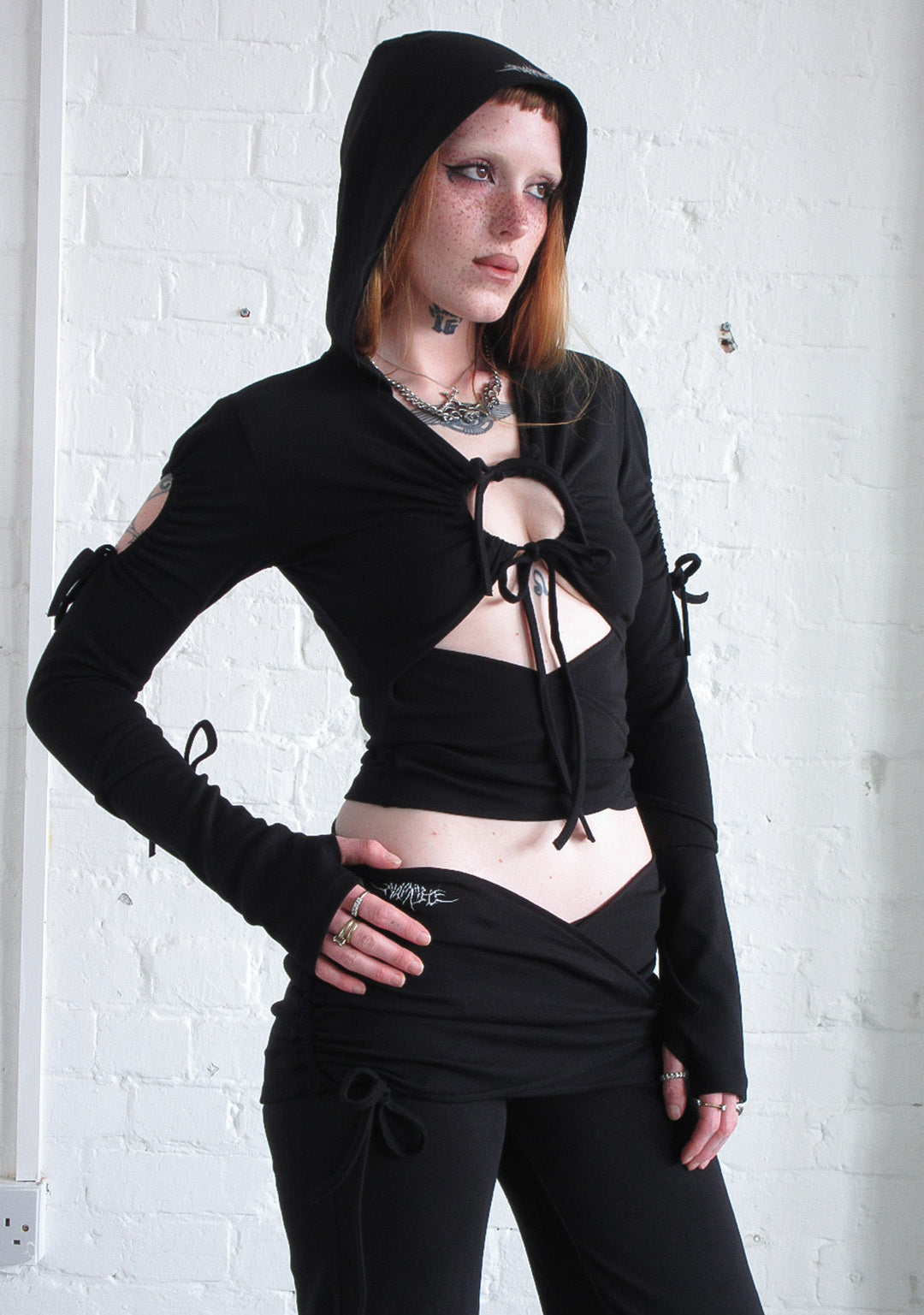 ENVY SCULPT STRETCH TIE HOODIE BLACK