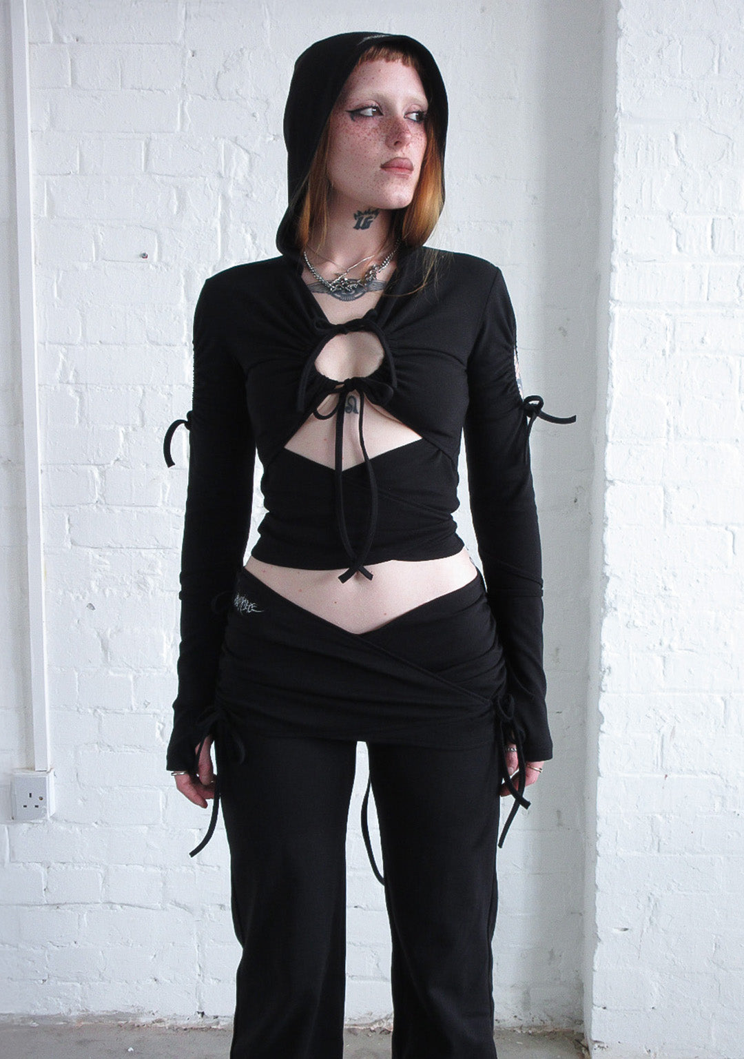 ENVY SCULPT STRETCH TIE HOODIE BLACK