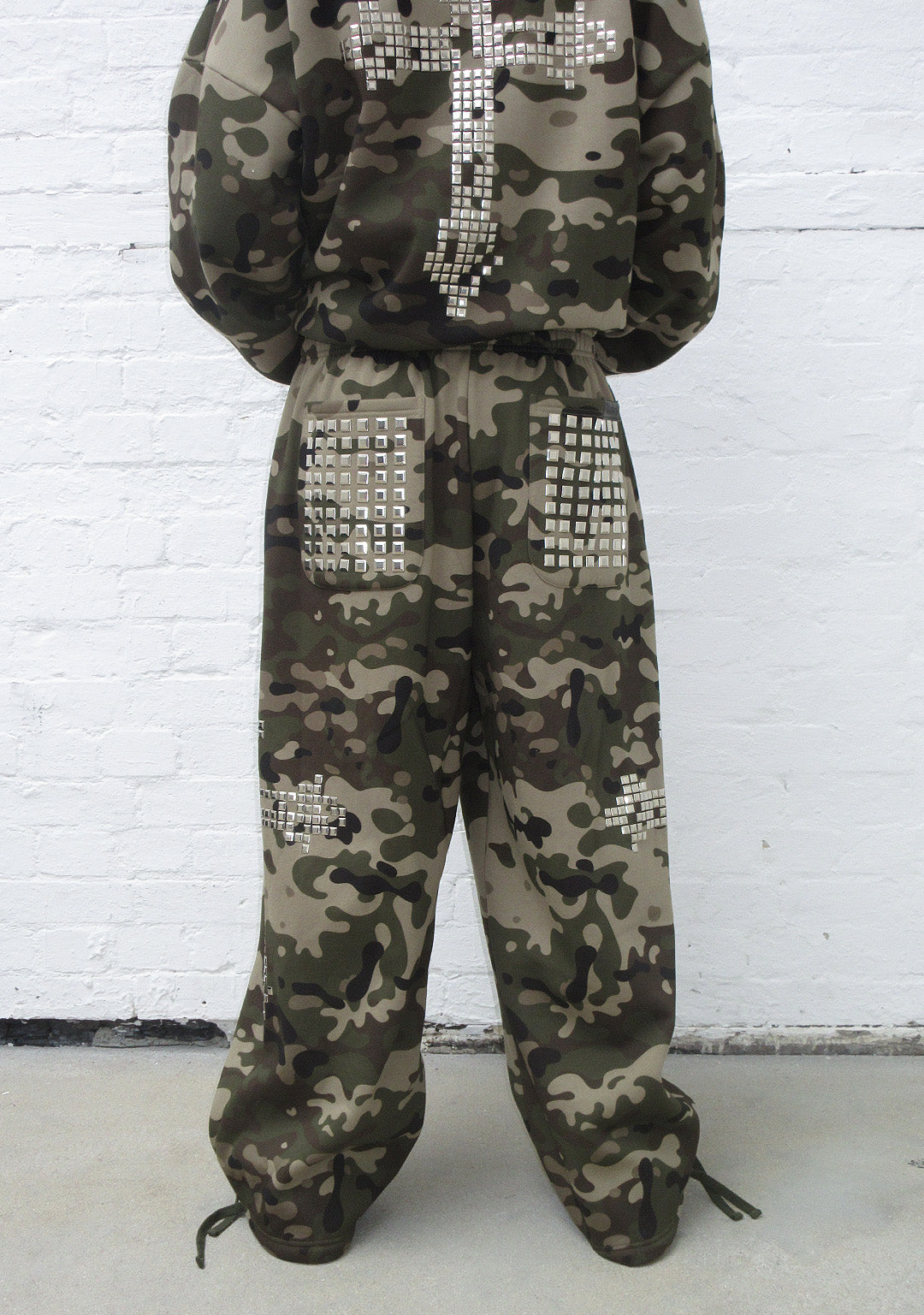 FAITHFUL STUDDED OVERSIZED SWEATPANTS CAMO