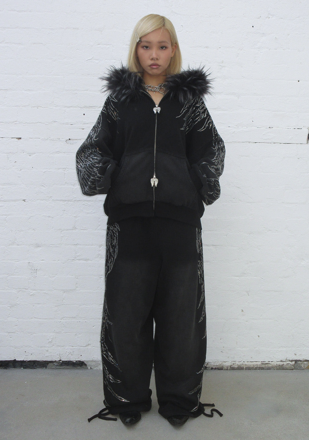 FALLEN RHINESTONE OVERSIZED SWEATPANTS WASHED BLACK