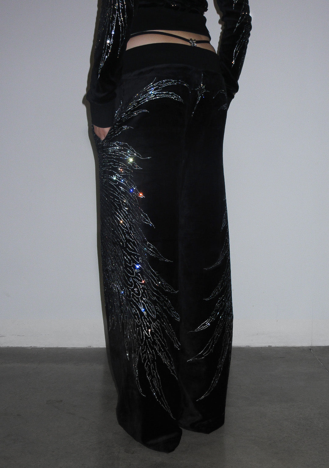 Fallen Rhinestone Velour Sweatpants Black – NAMED COLLECTIVE®