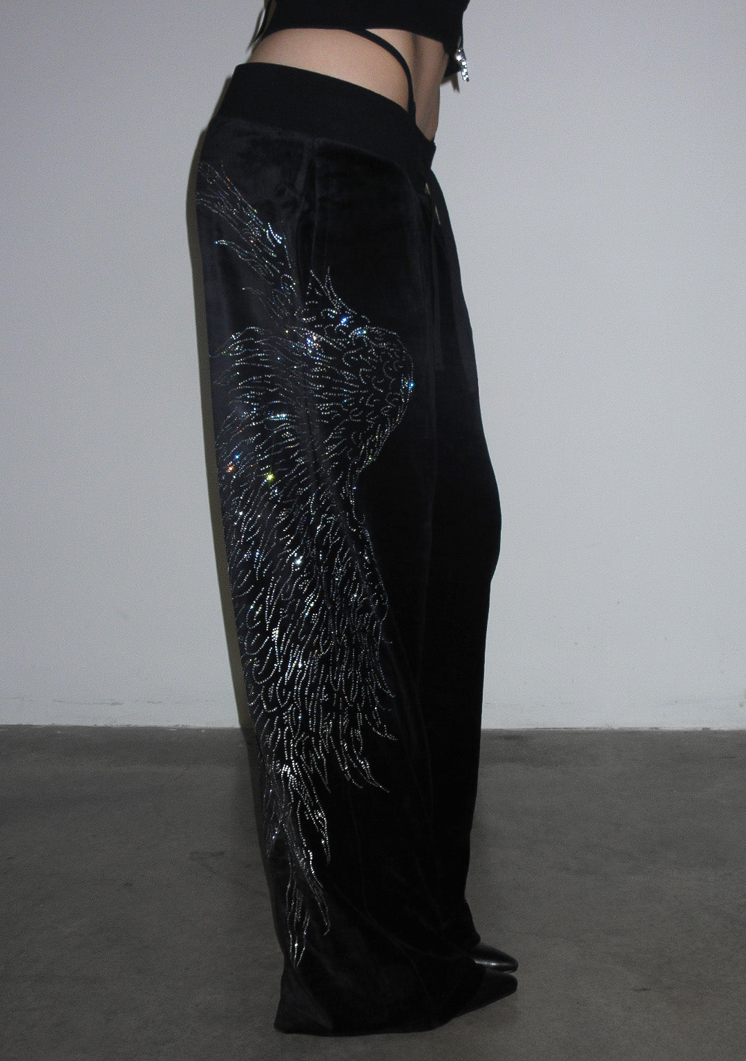 FALLEN RHINESTONE VELOUR SWEATPANTS BLACK