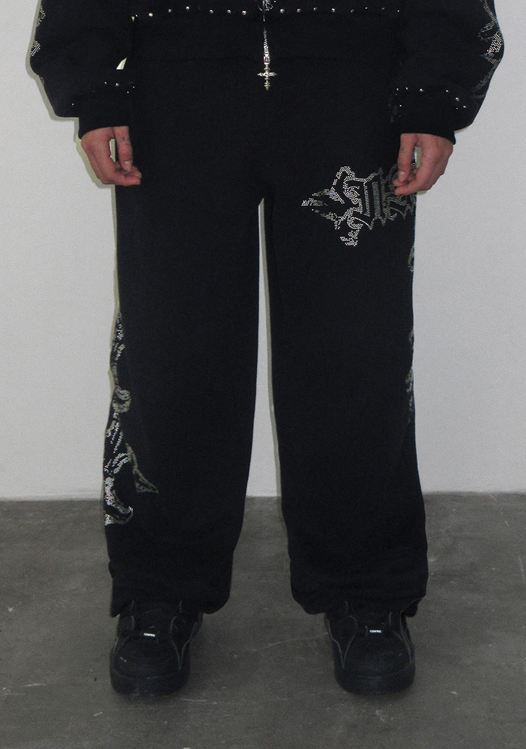 FERAL STUDDED OVERSIZED SWEATPANTS BLACK