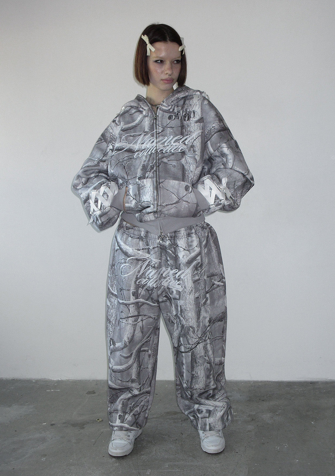 FORBIDDEN SWEATPANTS SNOW