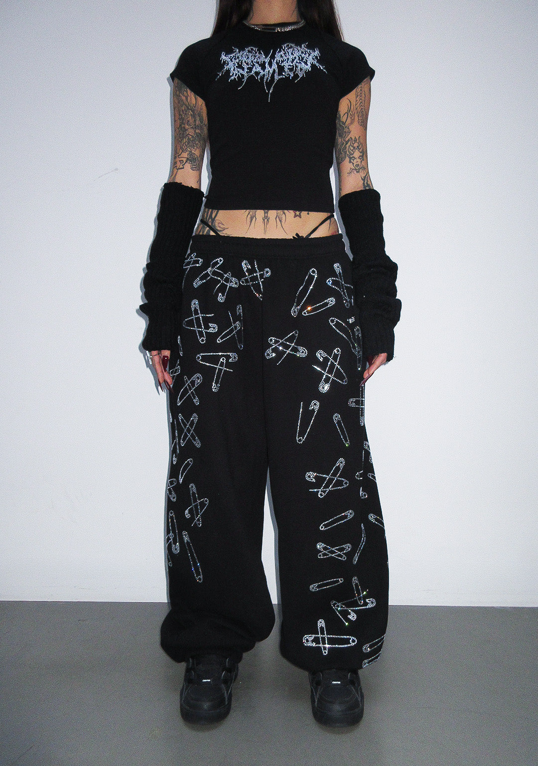 Heist Rhinestone Safety Pin Oversized Sweatpants Black – NAMED