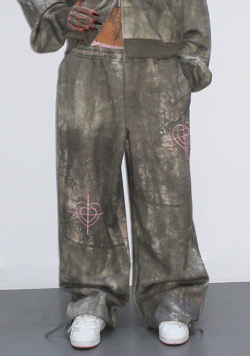 LOVESTRUCK RHINESTONE OVERSIZED SWEATPANTS CAMO