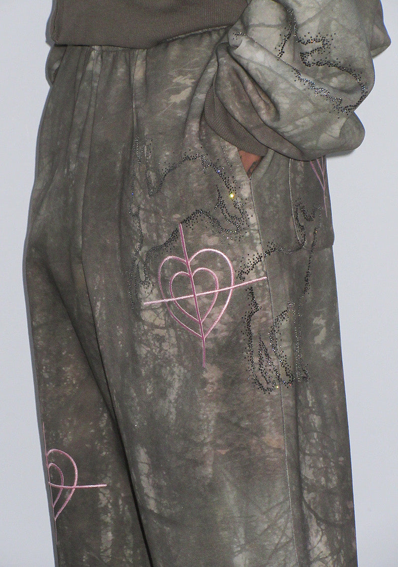 LOVESTRUCK RHINESTONE OVERSIZED SWEATPANTS CAMO