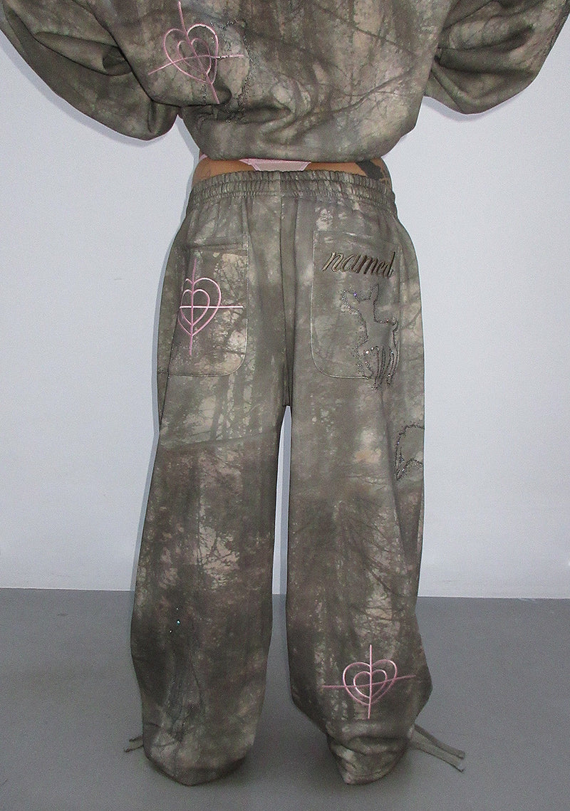 LOVESTRUCK RHINESTONE OVERSIZED SWEATPANTS CAMO