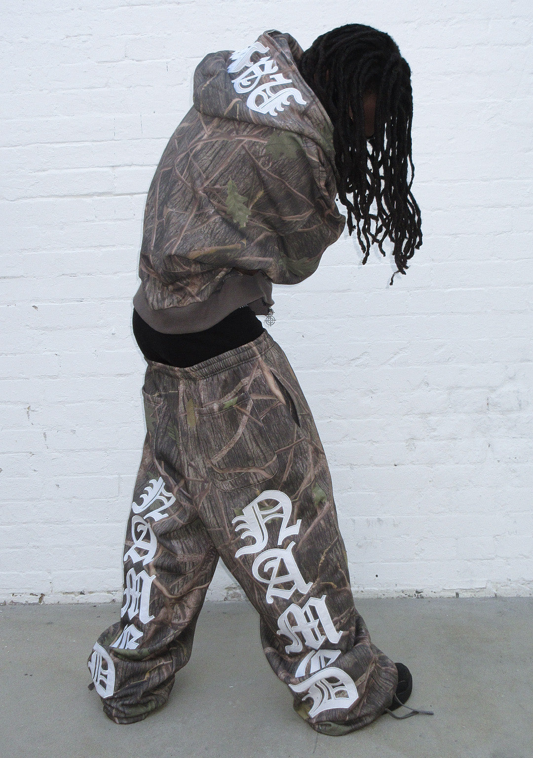 MISSION OVERSIZED SWEATPANTS TREE CAMO