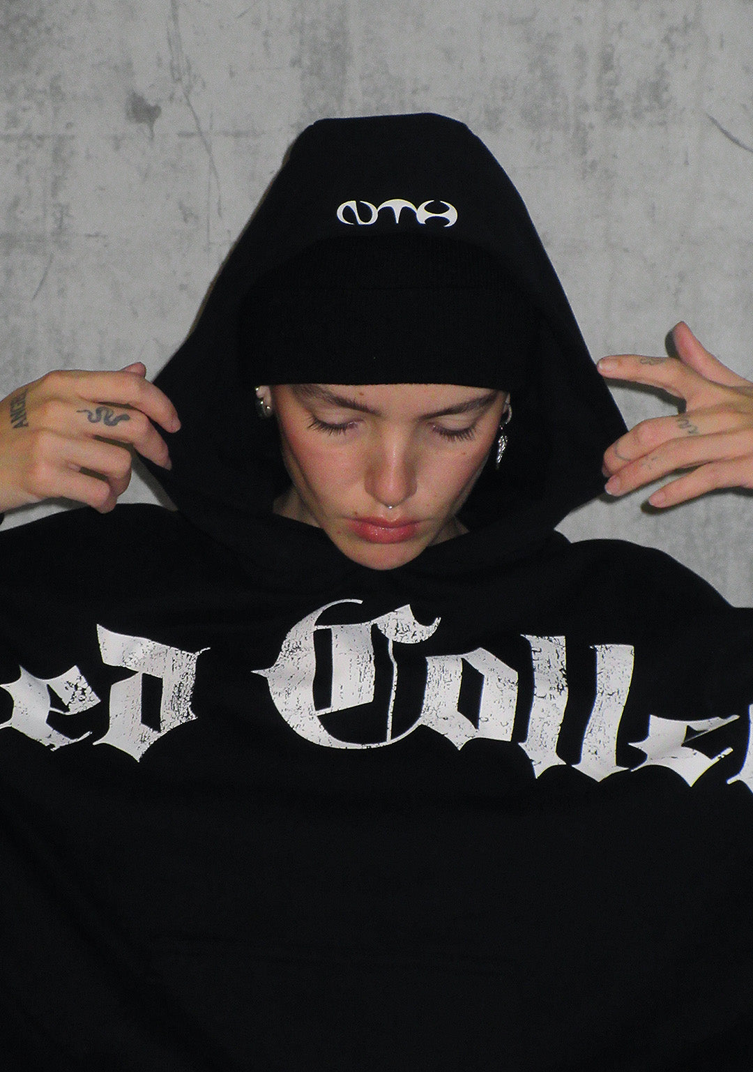 Nth ACTIVE OLD ENGLISH OVERSIZED PULLOVER HOODIE BLACK