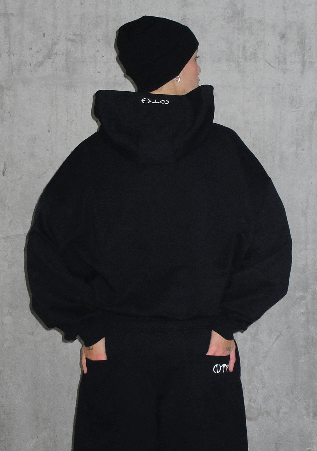Nth ACTIVE OLD ENGLISH OVERSIZED PULLOVER HOODIE BLACK
