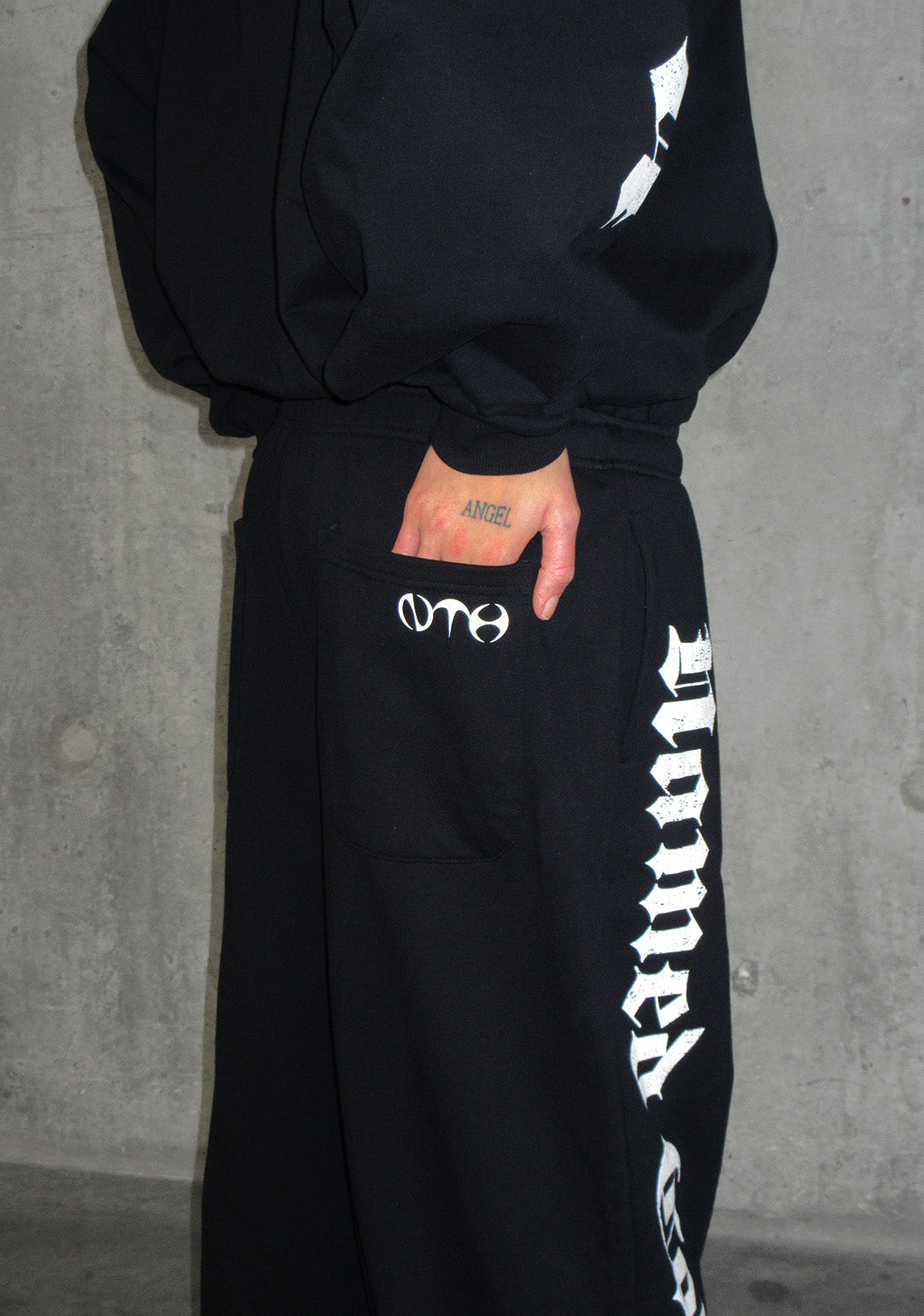 Nth ACTIVE OLD ENGLISH OVERSIZED SWEATPANTS BLACK