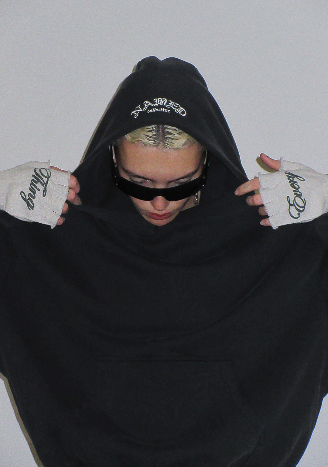 OLD ENGLISH PULLOVER HOODIE WASHED CHARCOAL