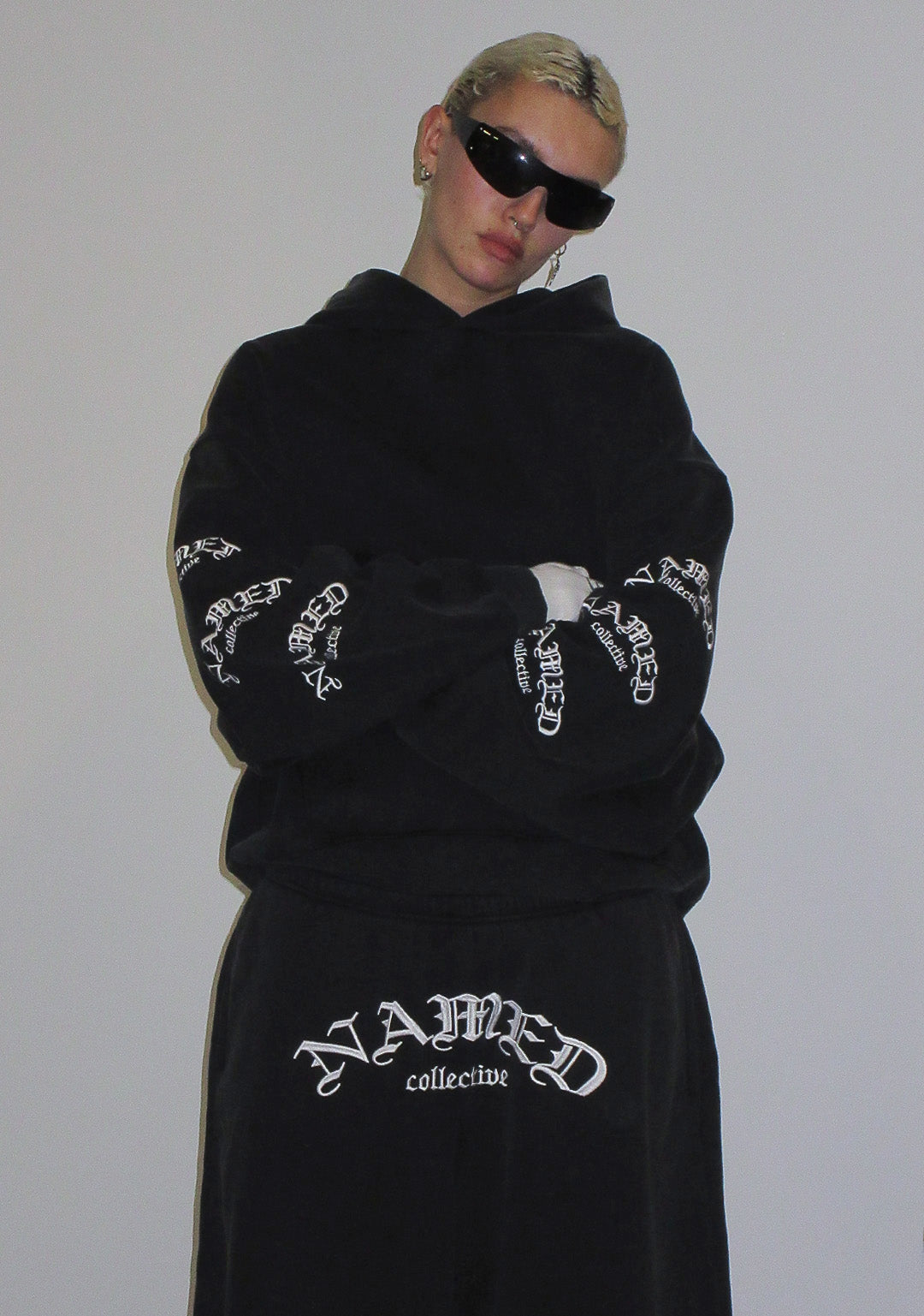 OLD ENGLISH PULLOVER HOODIE WASHED CHARCOAL