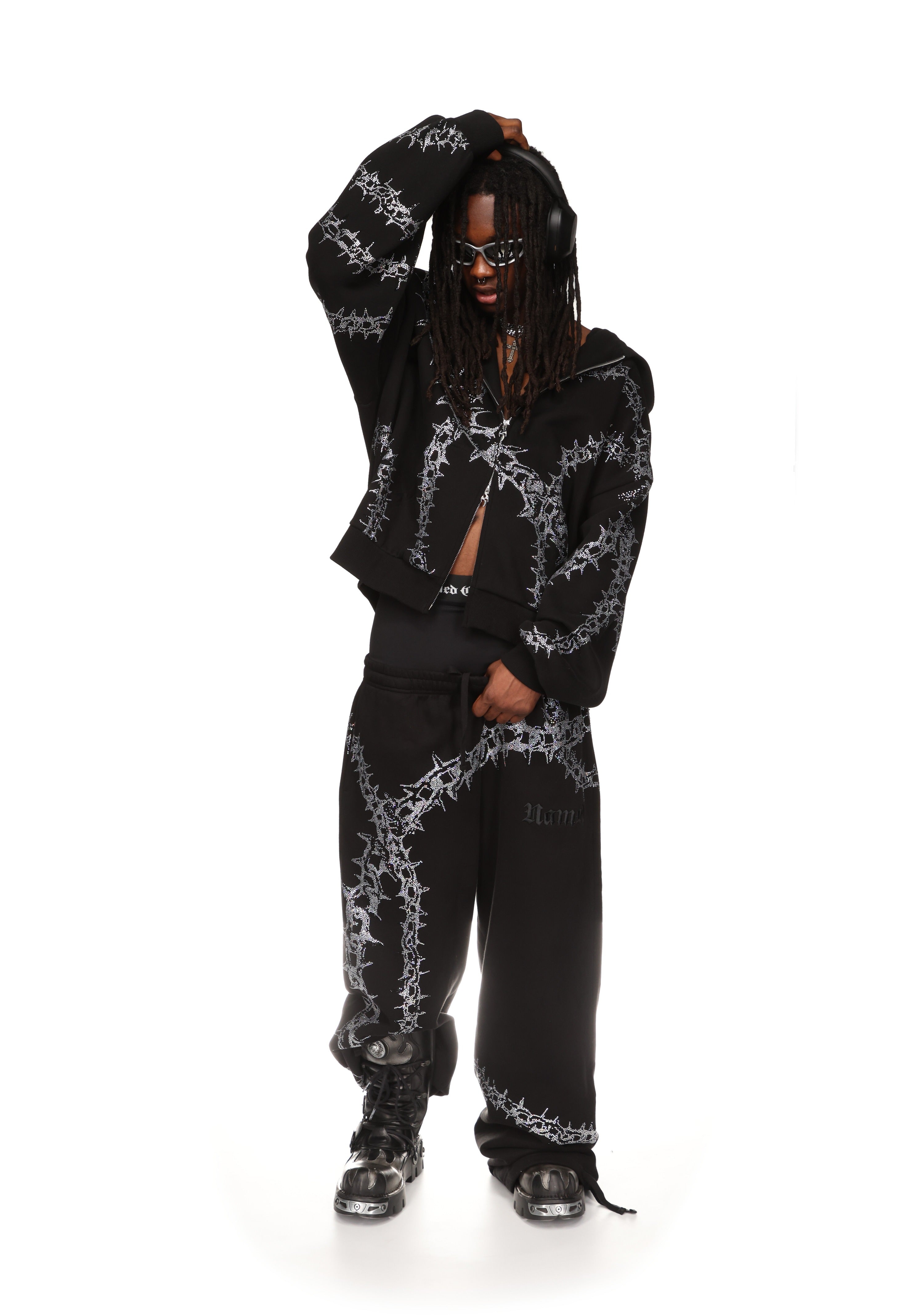 Omen Rhinestone Oversized Sweatpants Black – NAMED COLLECTIVE®
