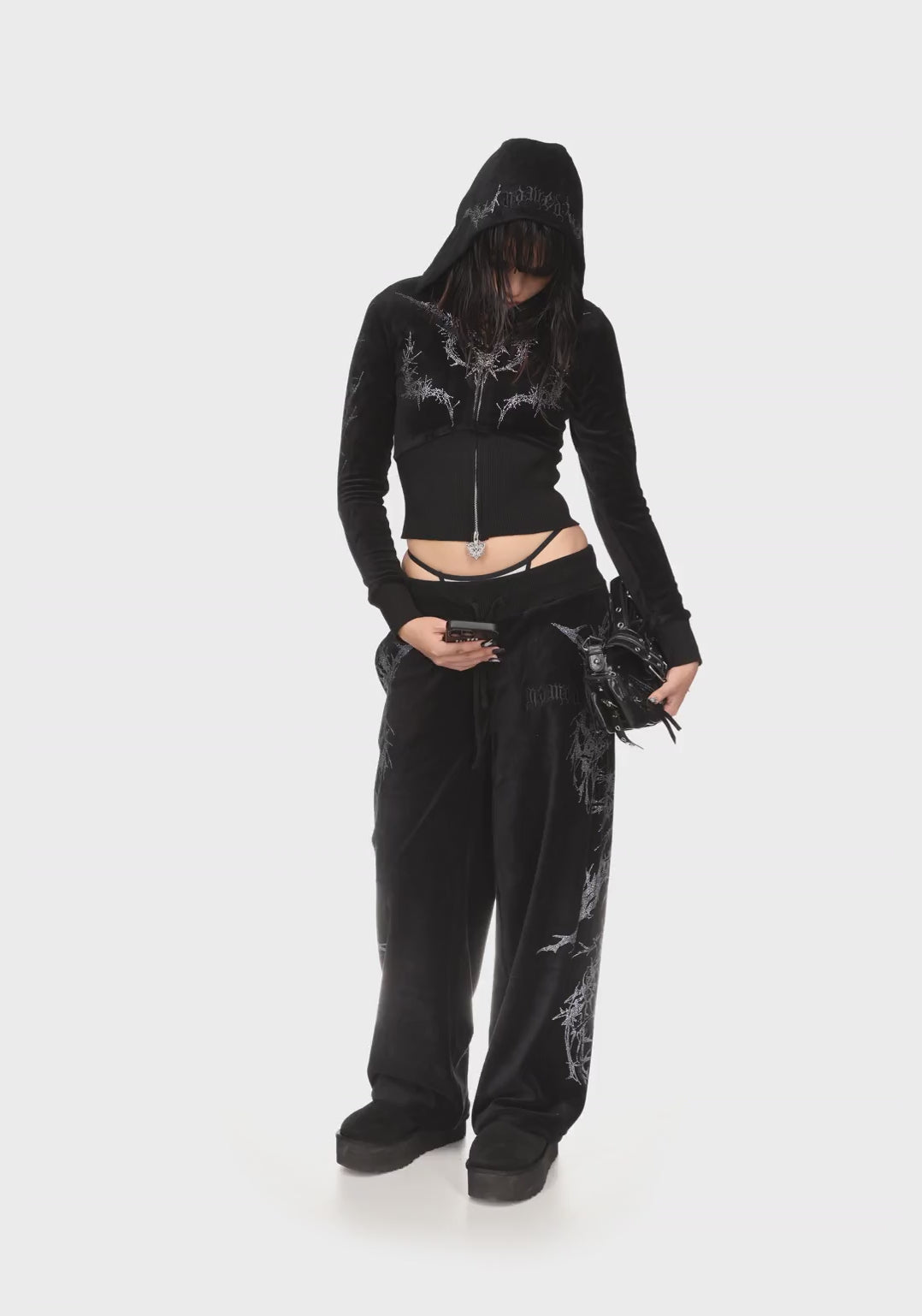 NAMED COLLECTIVE ブラックパーカー Curse Rhinestone Velour Zip Hoodie Black – NAMED COLLECTIVE®