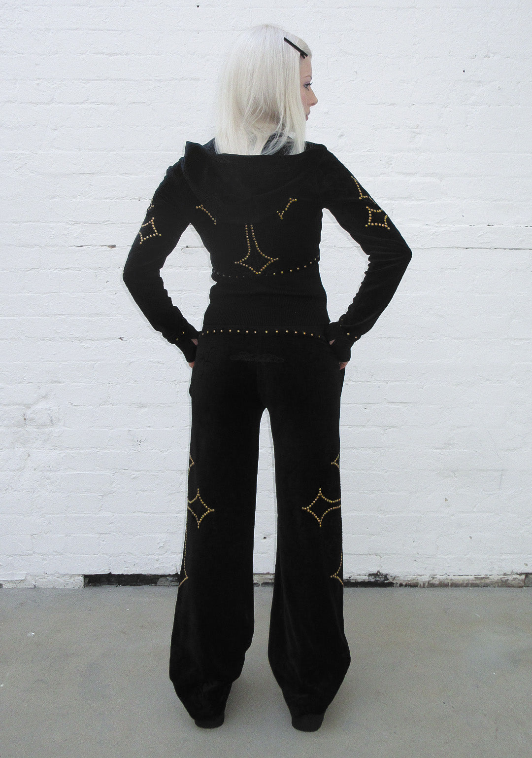 REBEL STUDDED VELOUR SWEATPANTS BLACK