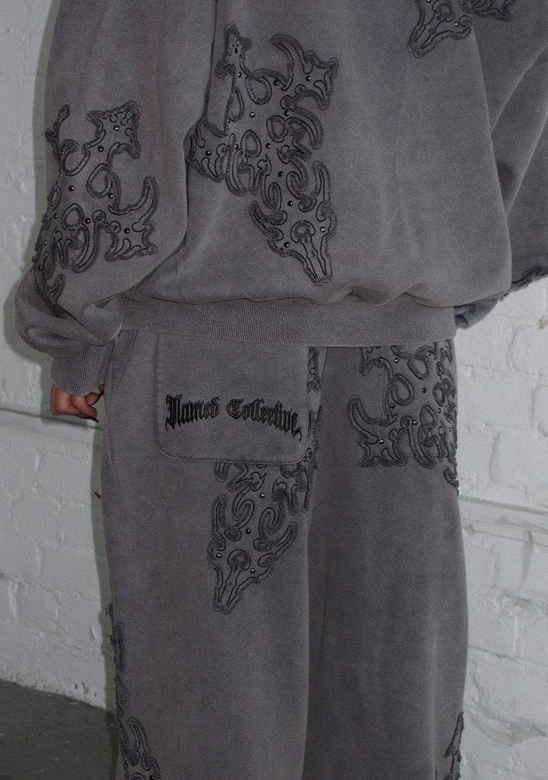 SINNER STUDDED OVERSIZED SWEATPANTS GREY VINTAGE WASH
