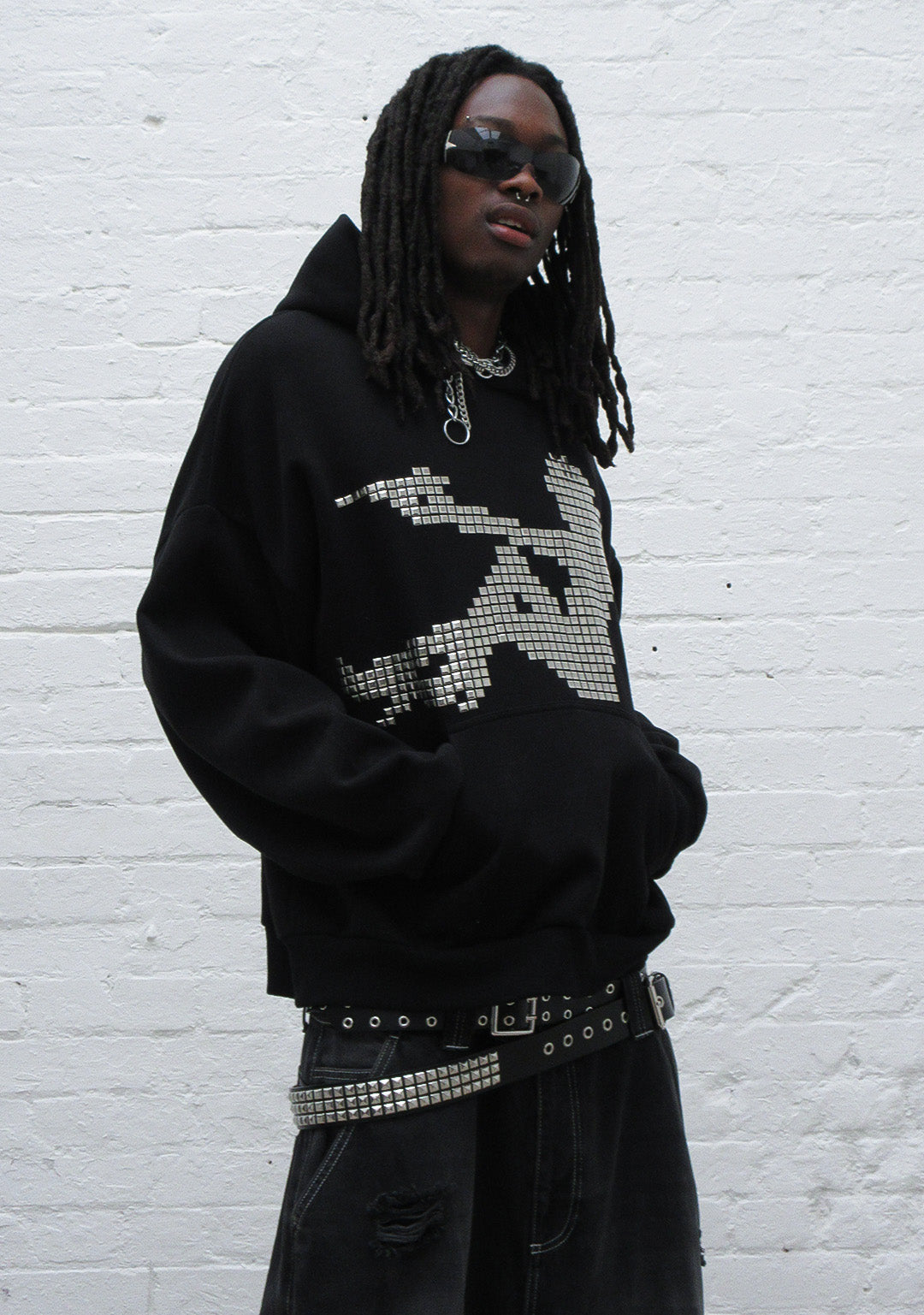 STRANGERS STUDDED SILHOUETTE PULLOVER HOODIE BLACK