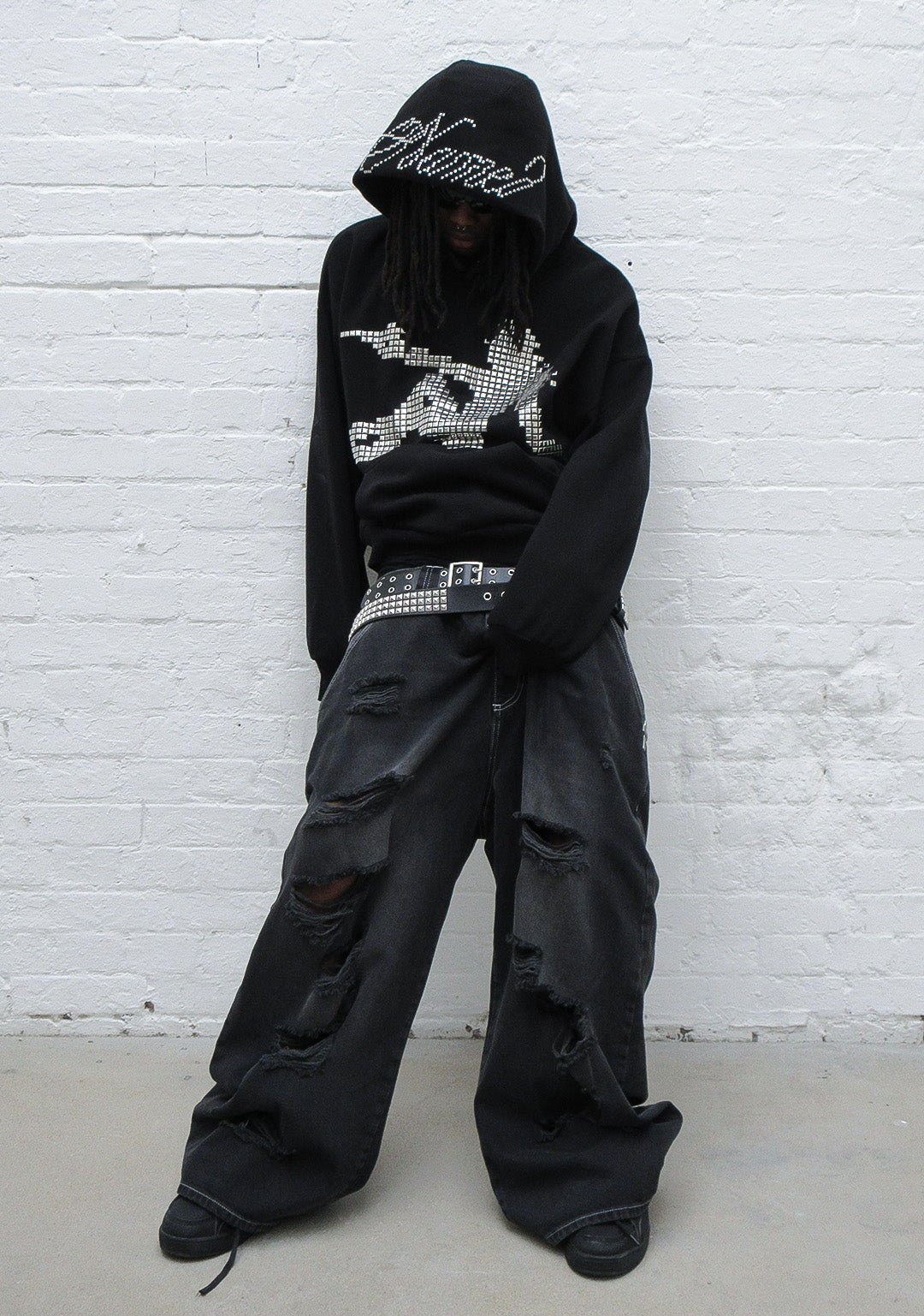 STRANGERS STUDDED SILHOUETTE PULLOVER HOODIE BLACK