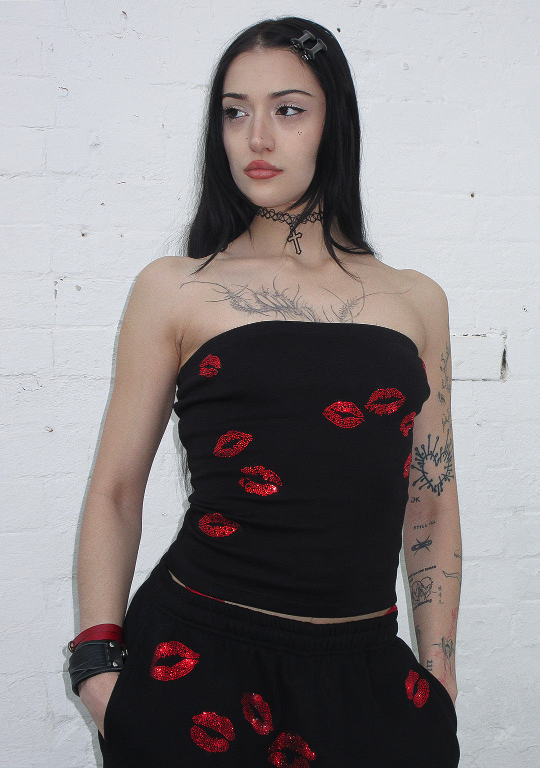 Tease Rhinestone Kiss Tube Top Black – NAMED COLLECTIVE®