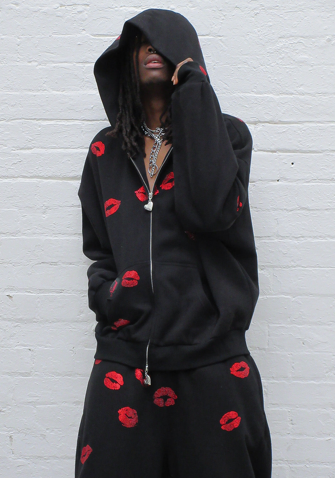 Tease Rhinestone Kiss Zip Hoodie Black – NAMED COLLECTIVE®