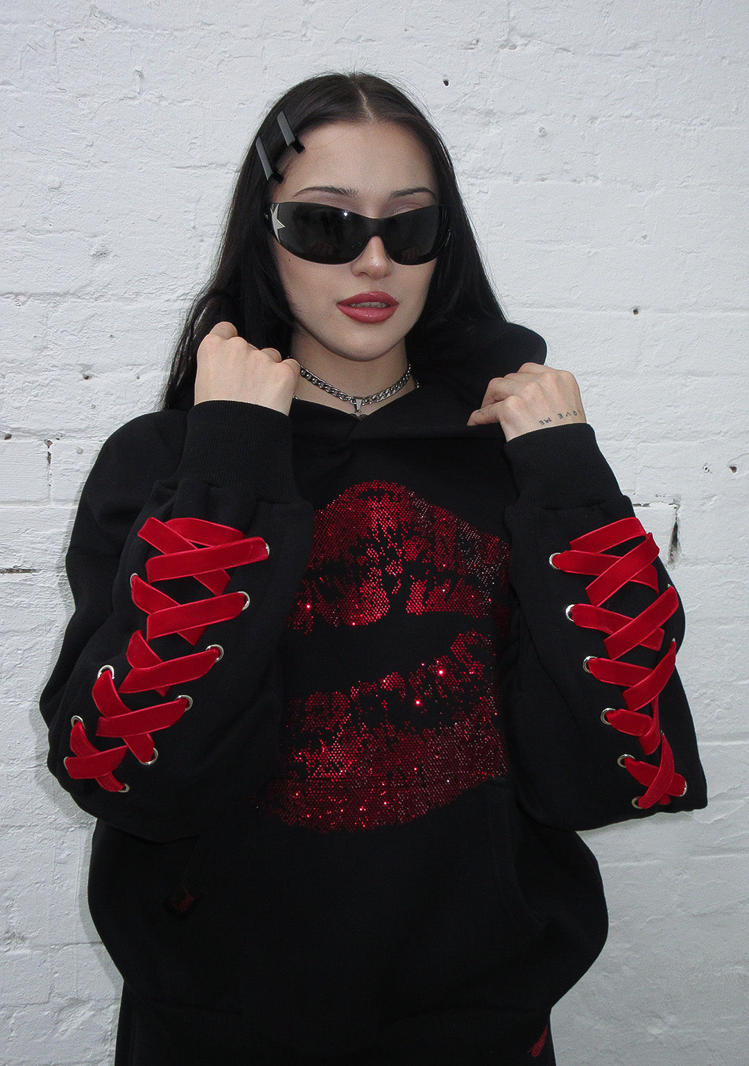 TEASE RHINESTONE KISS PULLOVER HOODIE BLACK