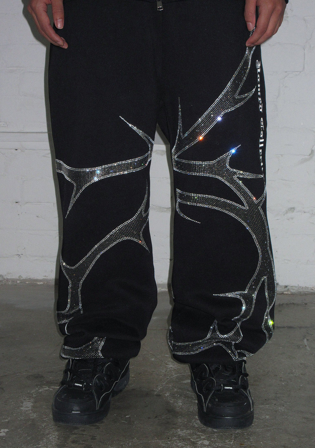 THORN RHINESTONE SWEATPANTS BLACK
