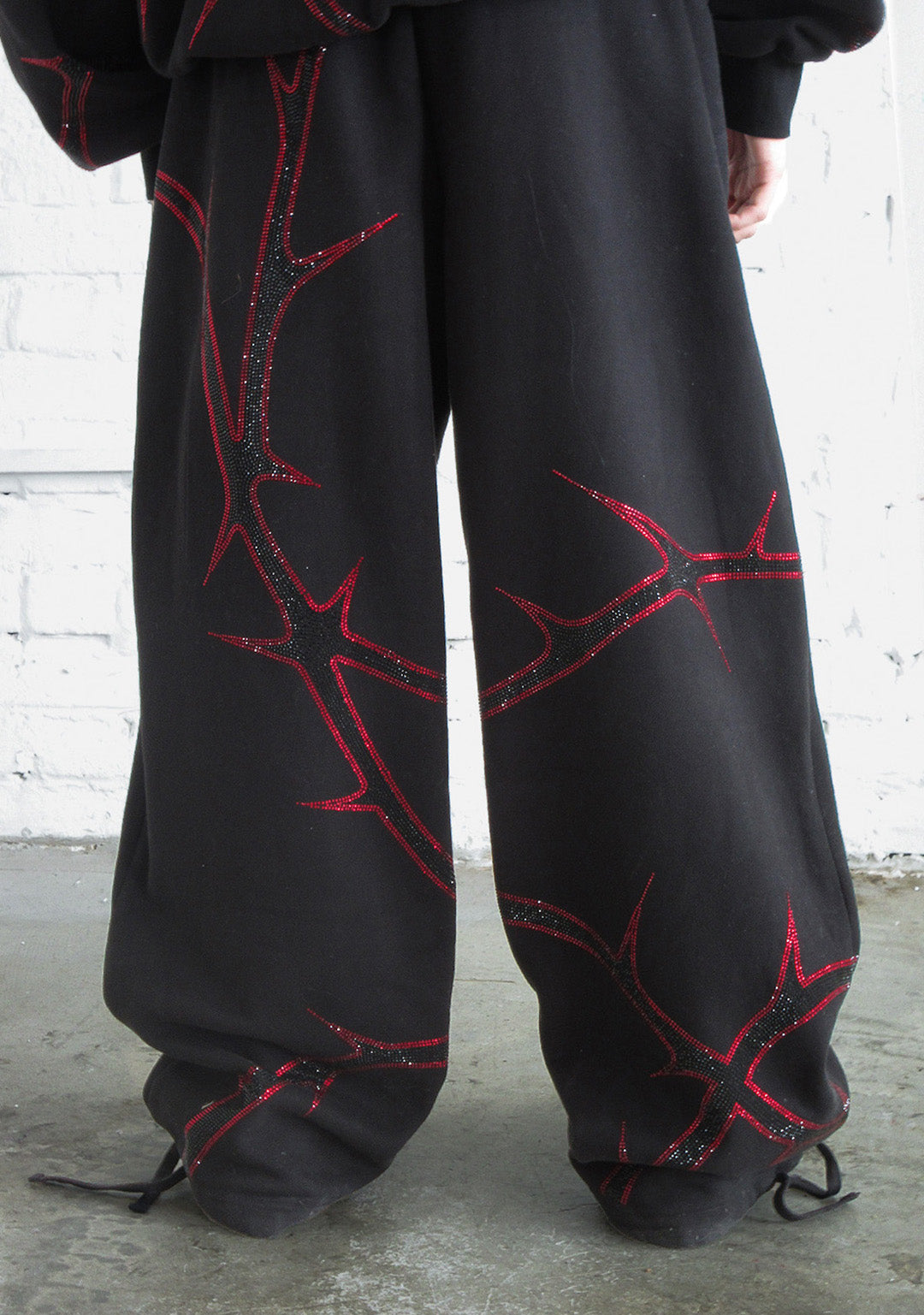Thorn Rhinestone Sweatpants Black And Red – NAMED COLLECTIVE®