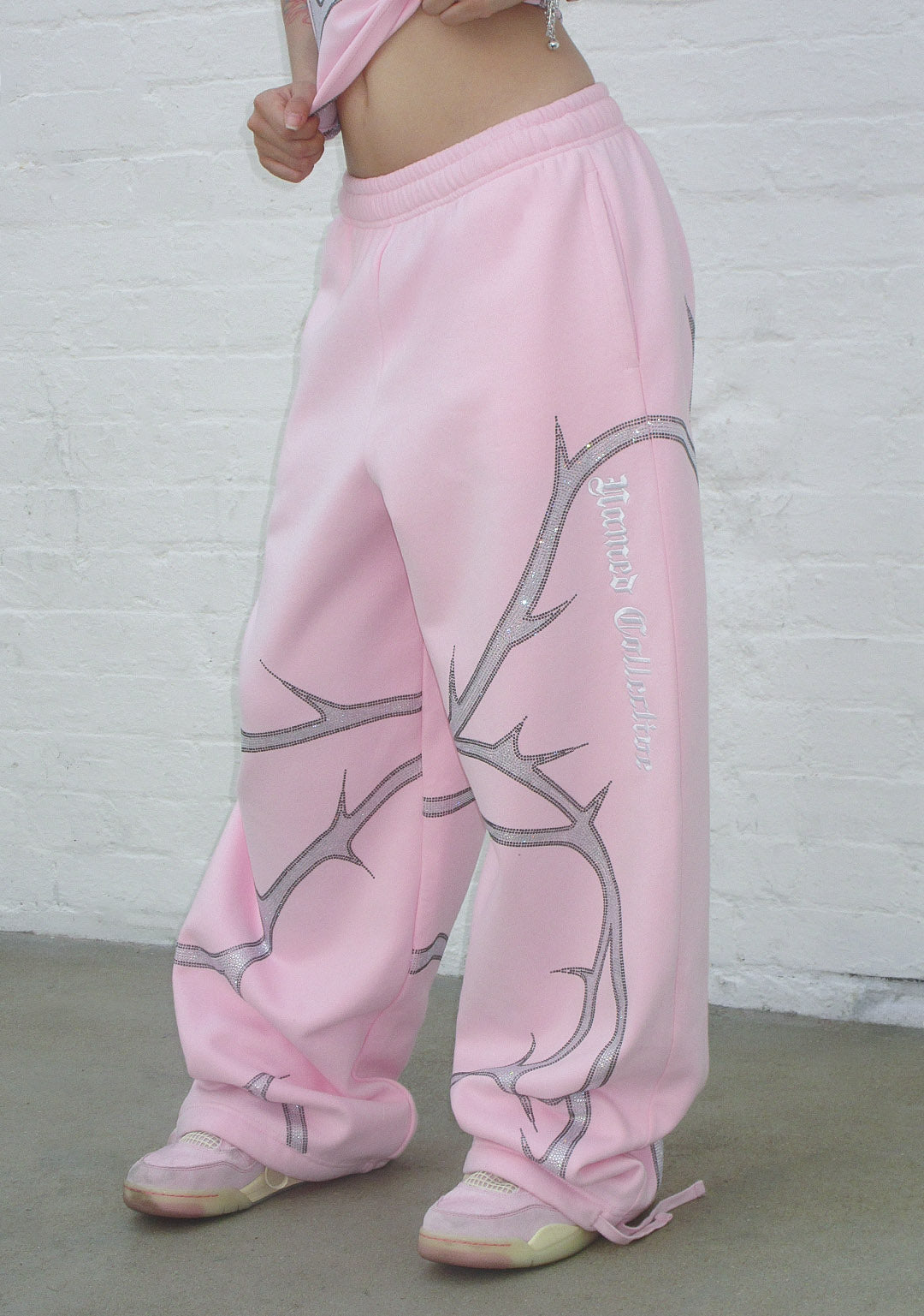 THORN RHINESTONE OVERSIZED SWEATPANTS BABY PINK