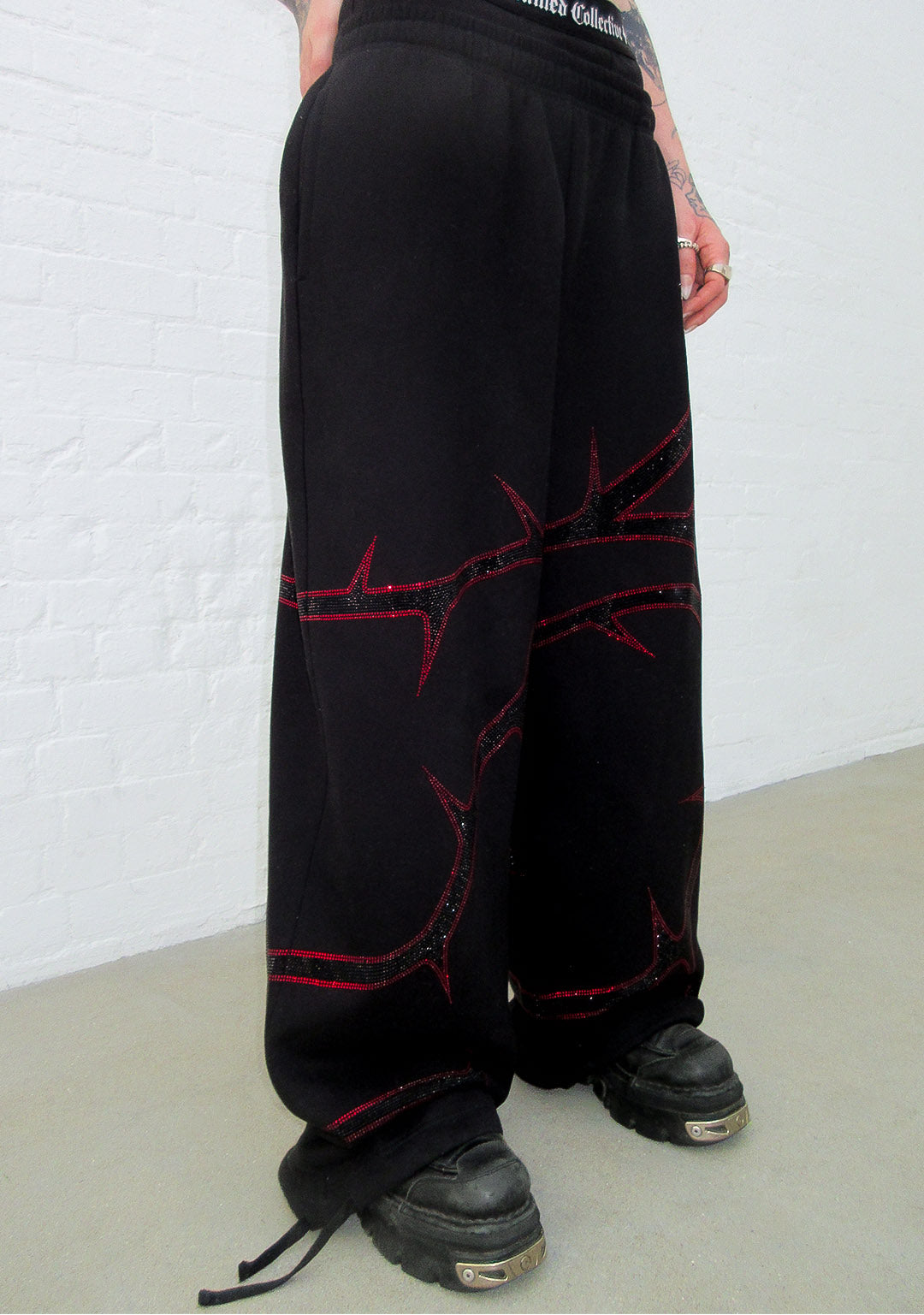 Thorn Rhinestone Sweatpants Black And Red – NAMED COLLECTIVE®