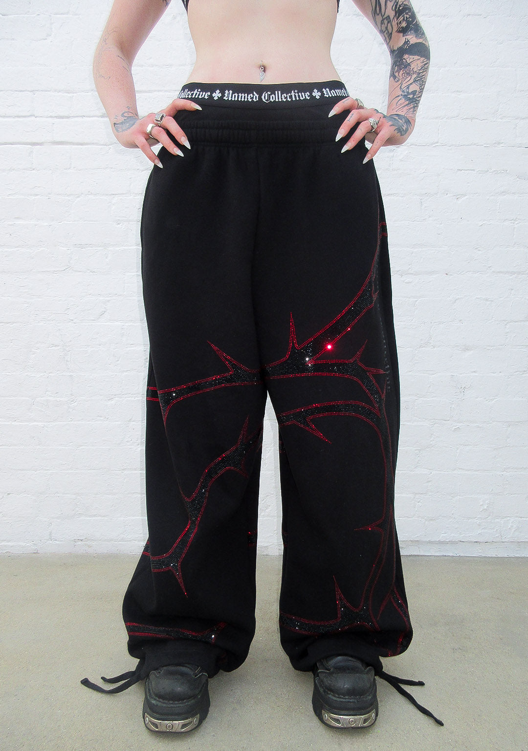 Thorn Rhinestone Sweatpants Black And Red – NAMED COLLECTIVE®