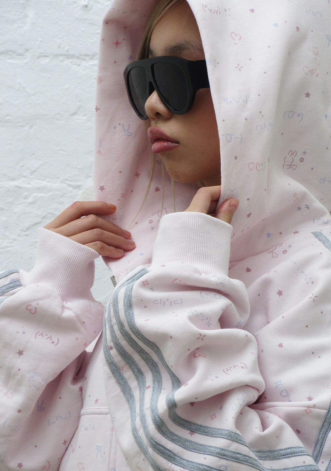 TREASURE SPORTY CROP ZIP HOODIE BABY PINK