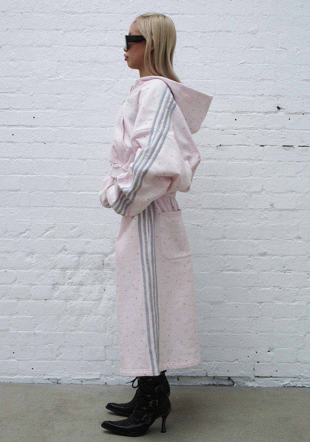 TREASURE SPORTY CROP ZIP HOODIE BABY PINK