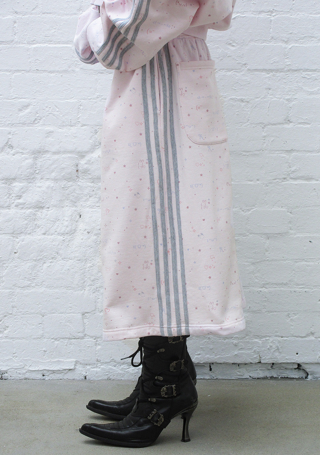 TREASURE SPORTY OVERSIZED SWEATSHORTS BABY PINK