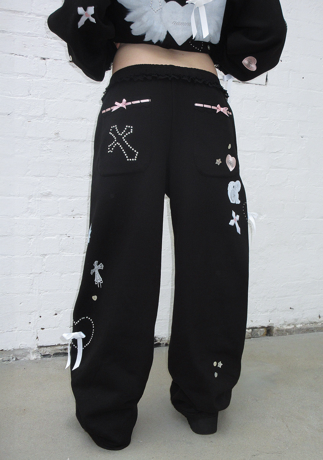 WHISPER OVERSIZED SWEATPANTS BLACK