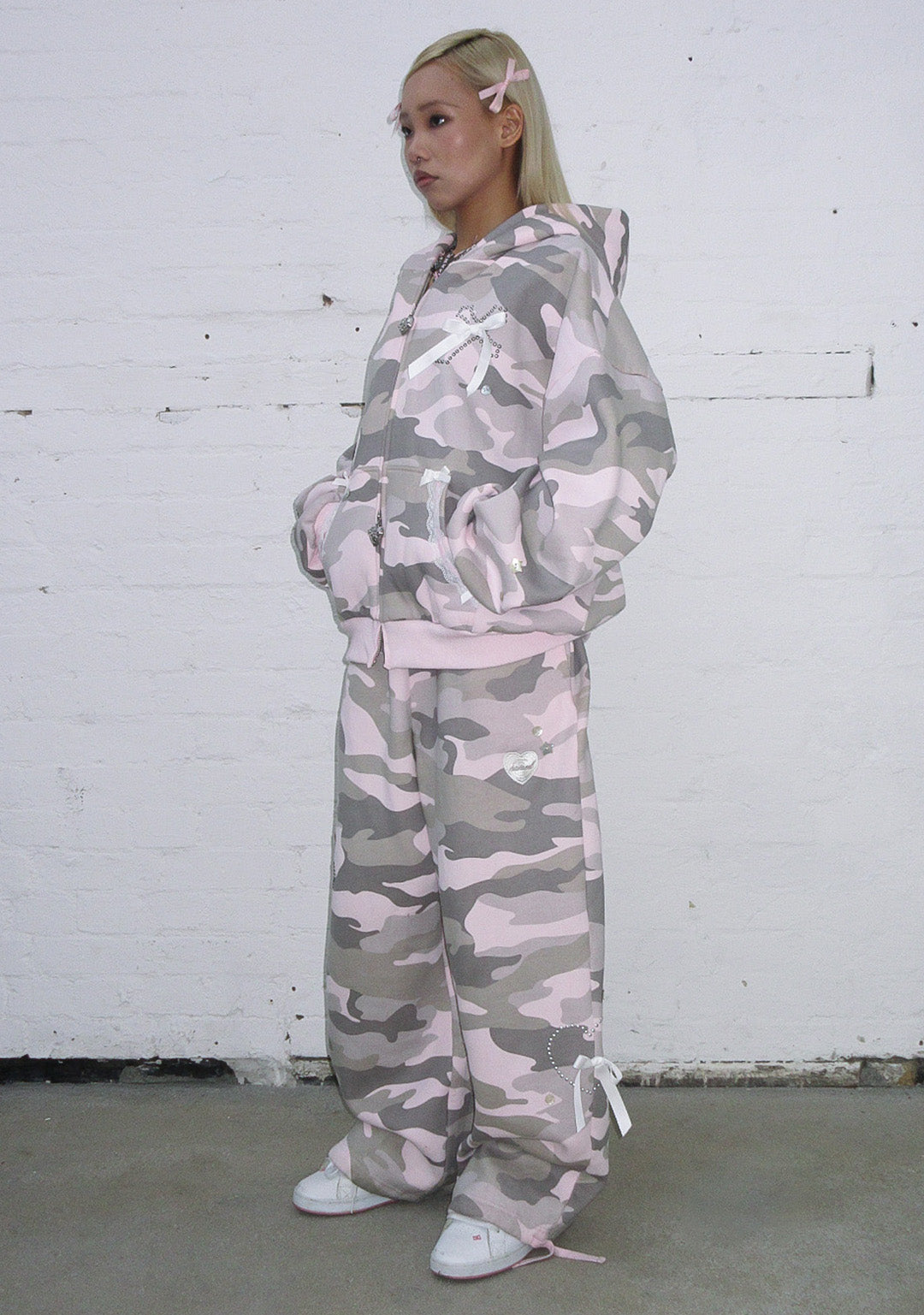 WHISPER OVERSIZED SWEATPANTS PASTEL CAMO